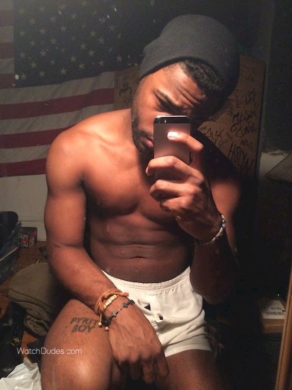 Hunk Football Straight Guy Sends Nude Selfies to Gay Boy for Money