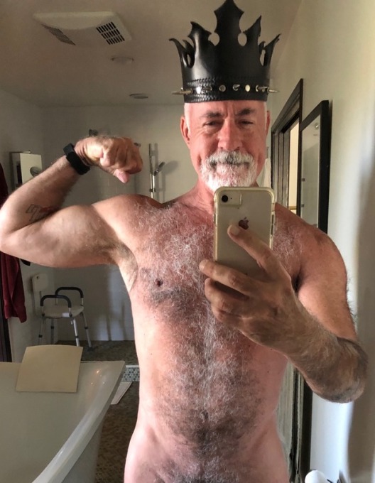 Wanna Know How to Find a Sugar Daddy on Instagram? He is the king of the silver men! Super hot and wealthy straight mature man