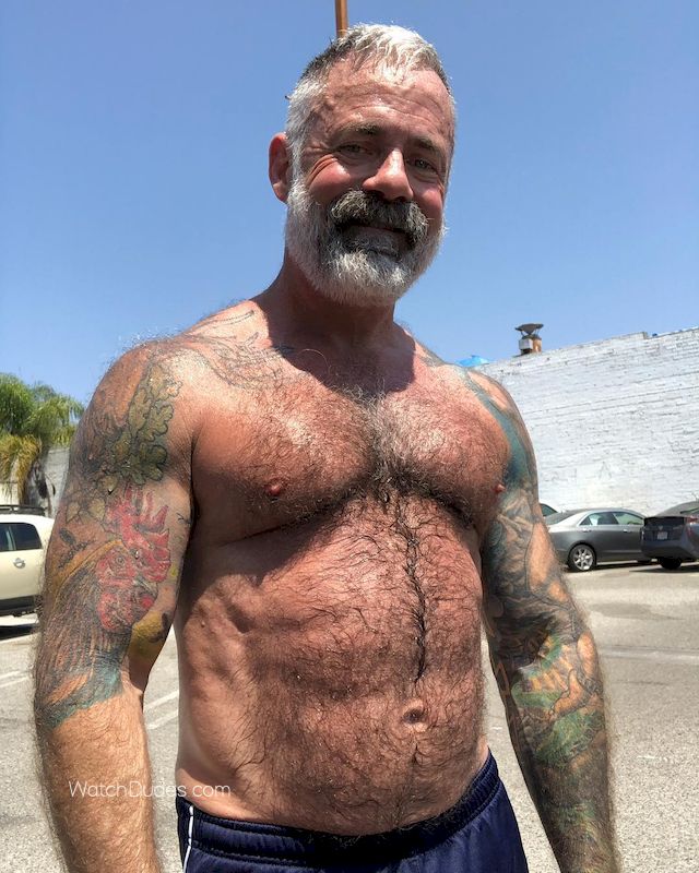 Grandpa Gay Bear Porn - Silver Sugar Daddies & Mature Men - Straight Guys Naked